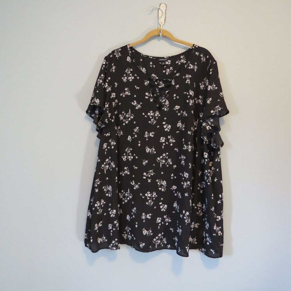 Torrid Georgette Lattice Flutter Sleeve Top Black & White Floral Sz 4 4X 26